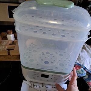 Momcozy Bottle Sterilzer And Ddy